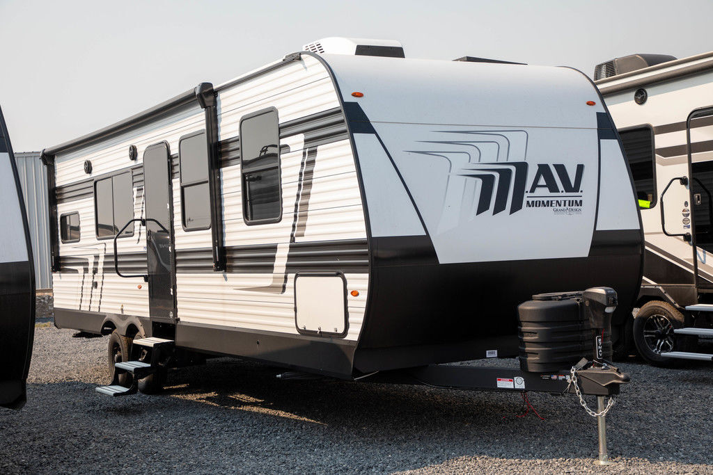 2026 Grand Design MOMENTUM 13.6 GARAGE,QUEEN 27MAV in moses lake WA