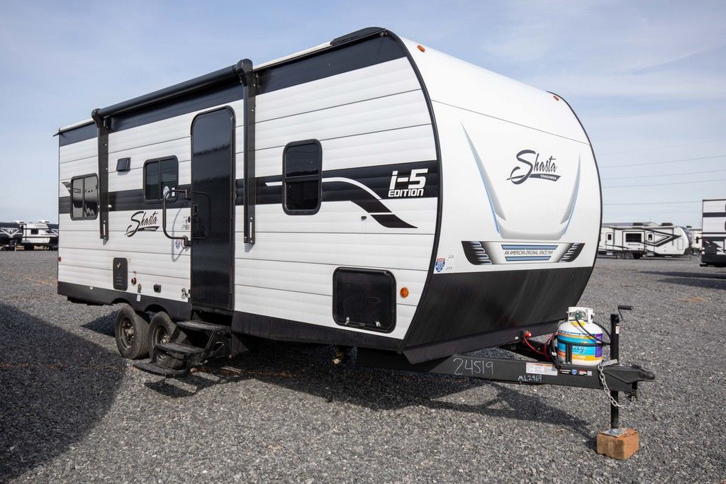2026 Forest River SHASTA queen ,rear sofa, rear dinette 521CK in moses lake WA
