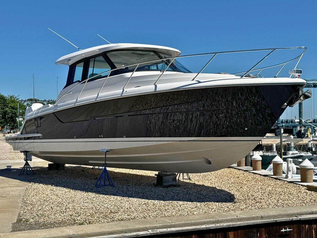 2027 Tiara Yachts 39LE in hampton bays NY
