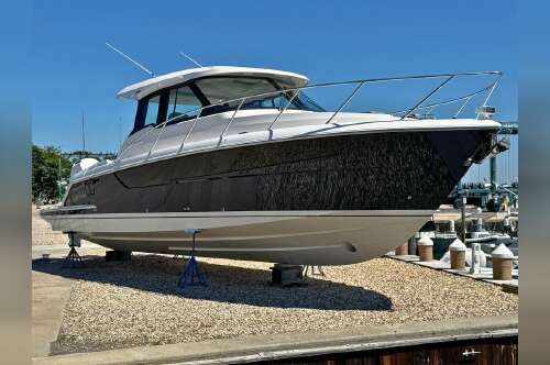 2027 Tiara Yachts 39LE in hampton bays NY