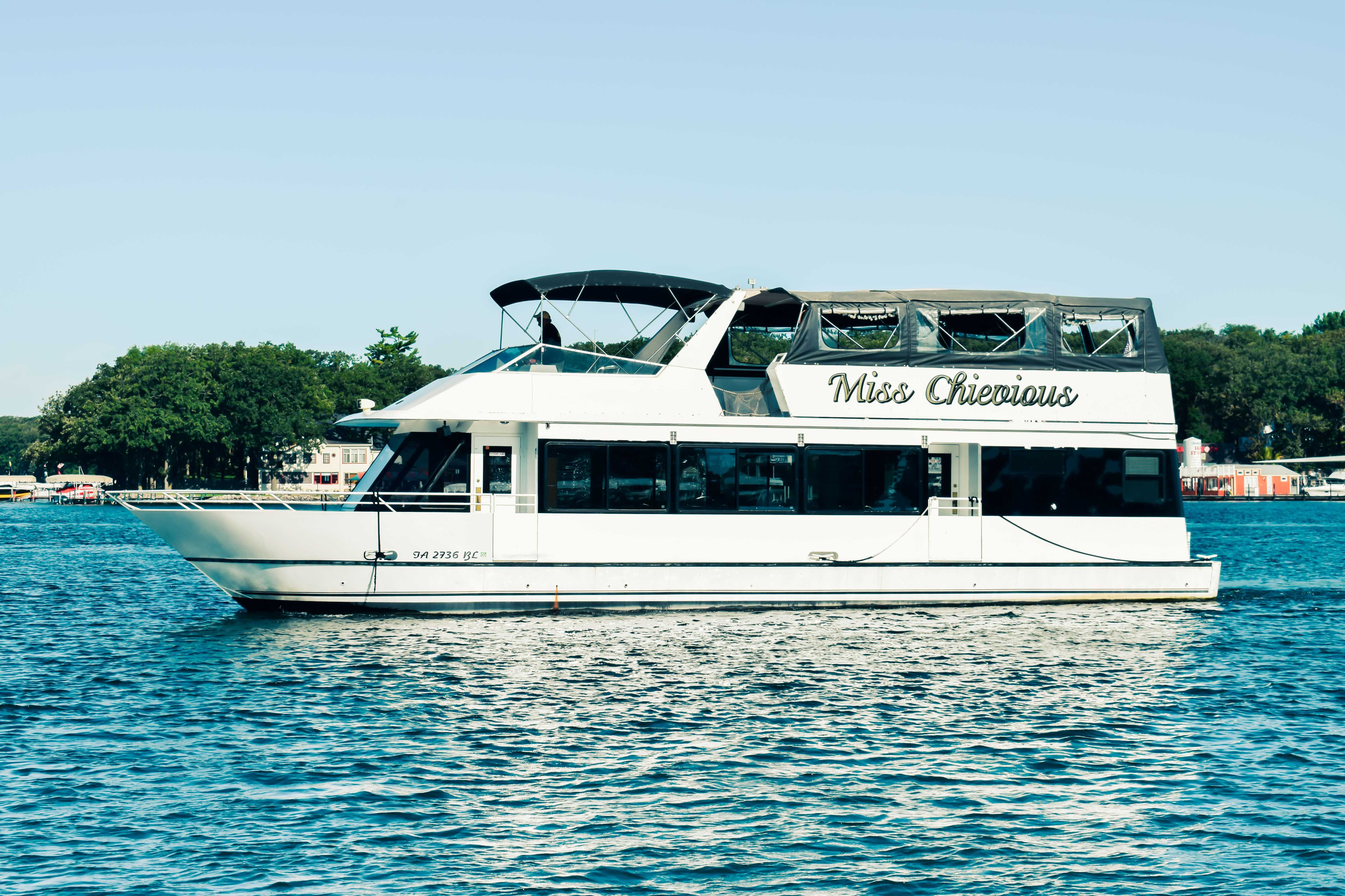 1994 Skipper Liner MY490 CABIN CRUISER in okoboji IA