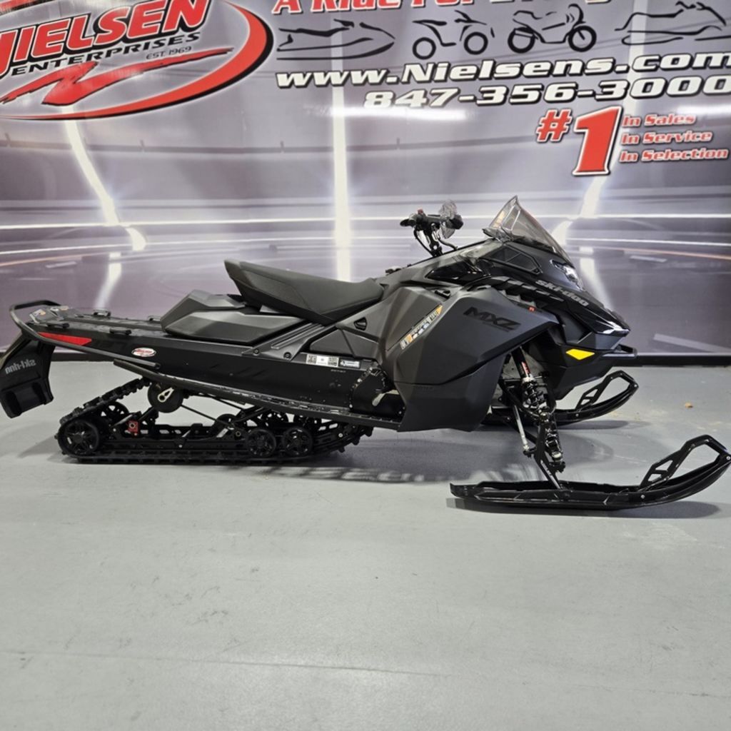 2026 Ski-Doo MXZ® Adrenaline® 600R E-TEC 137_Black 600R E-TEC 137 1.25 in lake villa IL