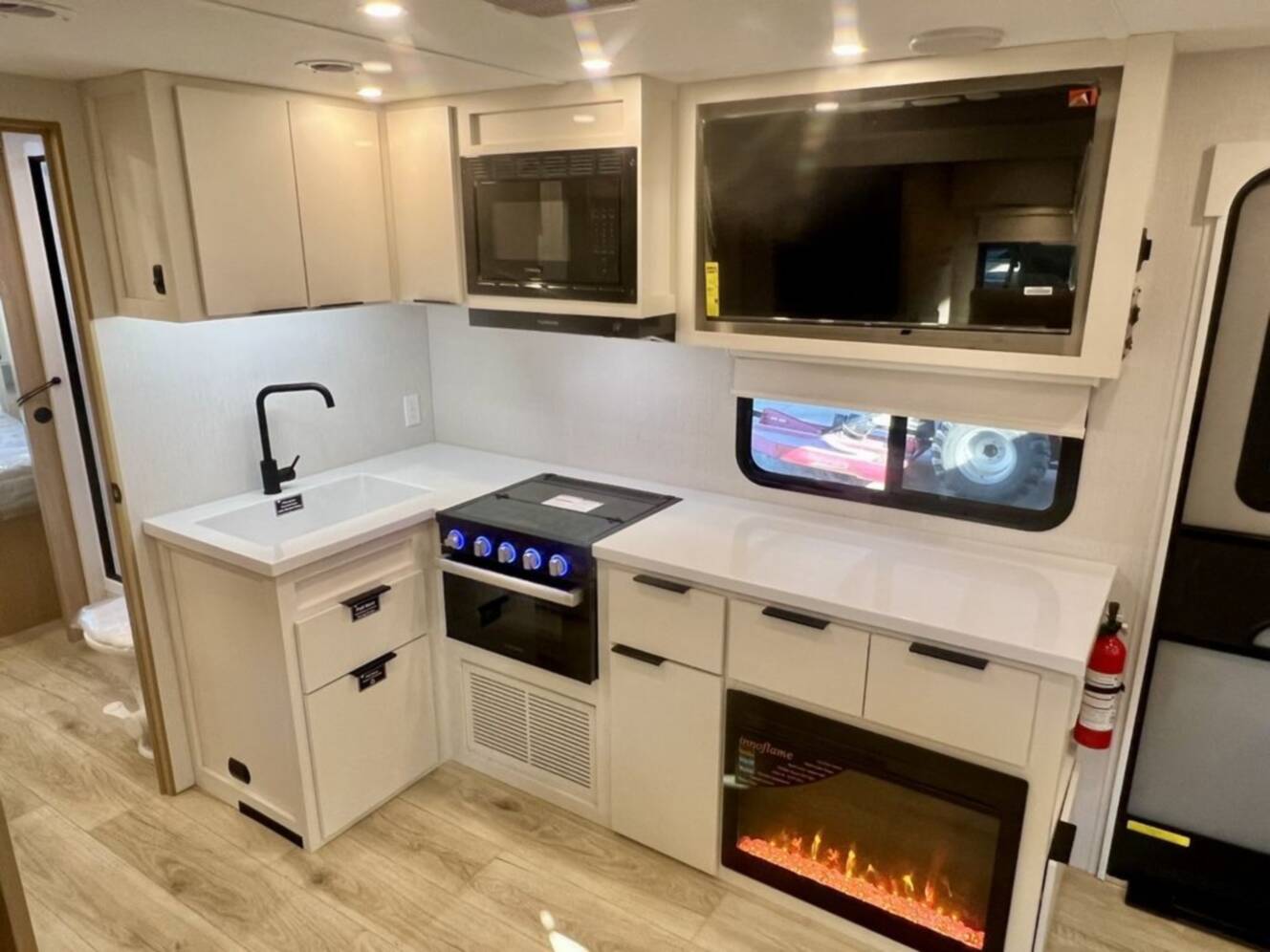 A photo of this 2026 Winnebago Thrive 25RLS