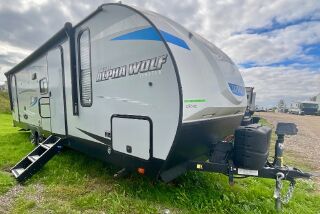 2021 FOREST RIVER CHEROKEE ALPHA WOLF 26DBH-L