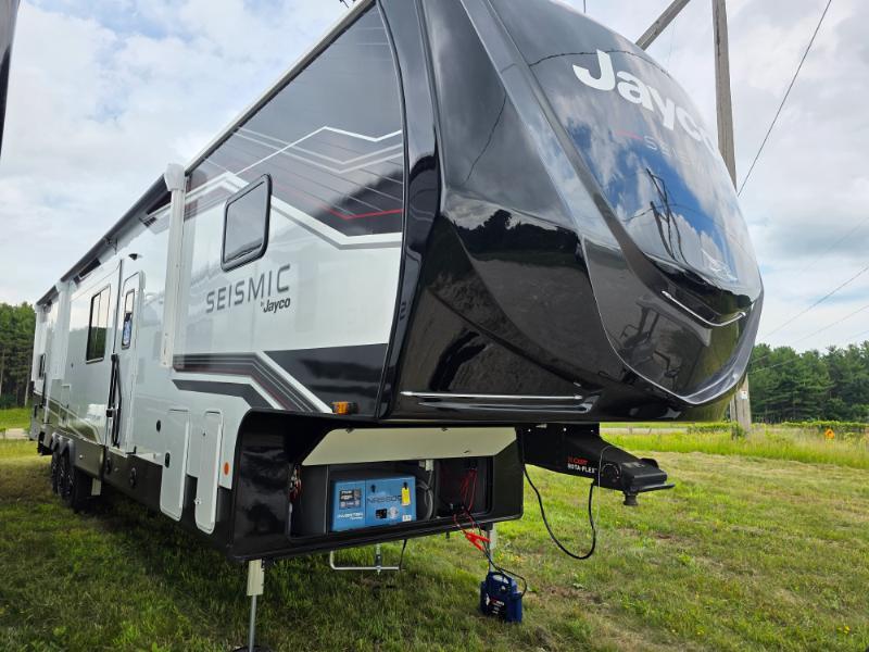 2026 Jayco Seismic 399 in slinger WI