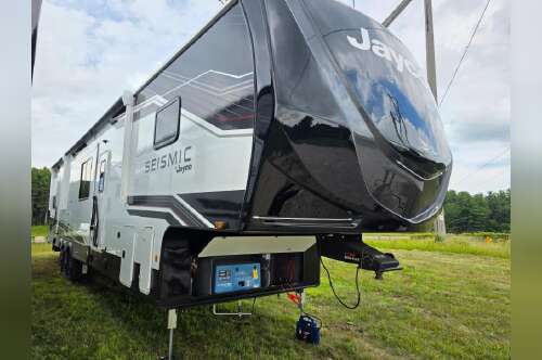 2026 Jayco Seismic 399 in slinger WI
