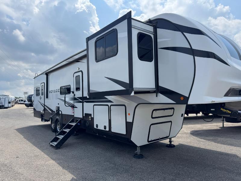 2021 Winnebago Voyage 3436FL in deforest WI