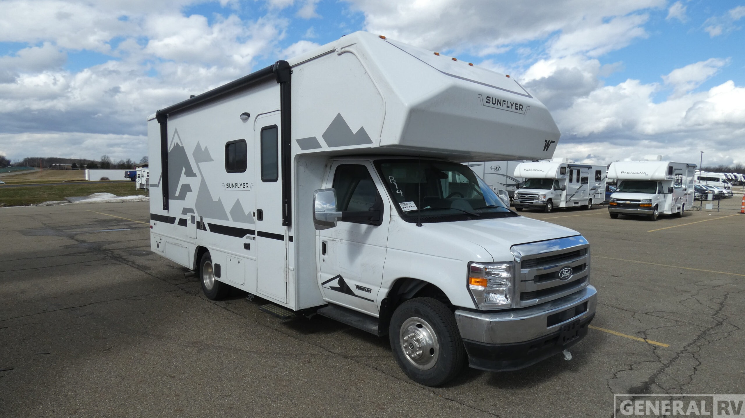 2027 Winnebago SUNFLYER 22RS in north canton OH