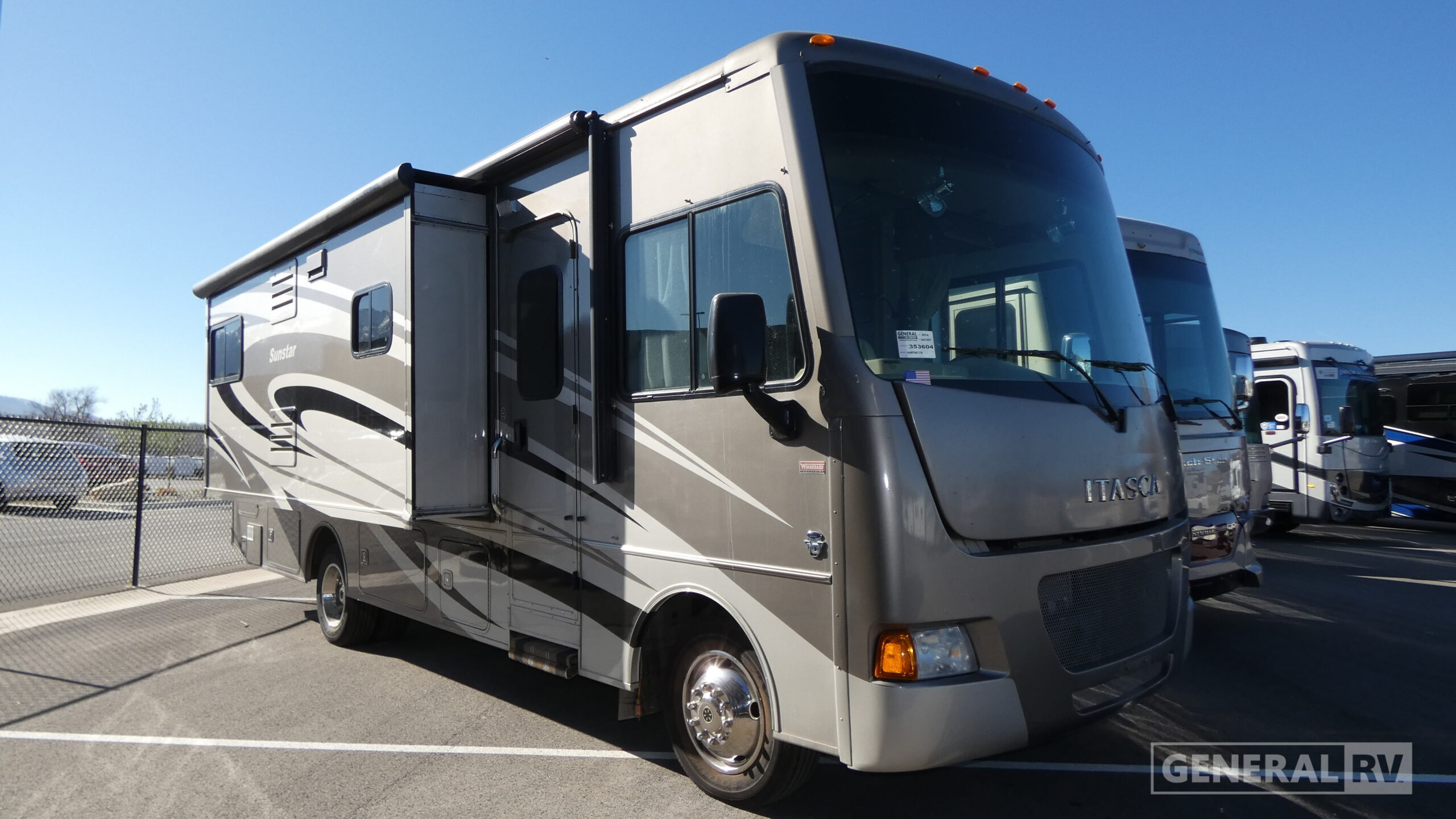 2014 Winnebago SUNSTAR 27N in south weber UT