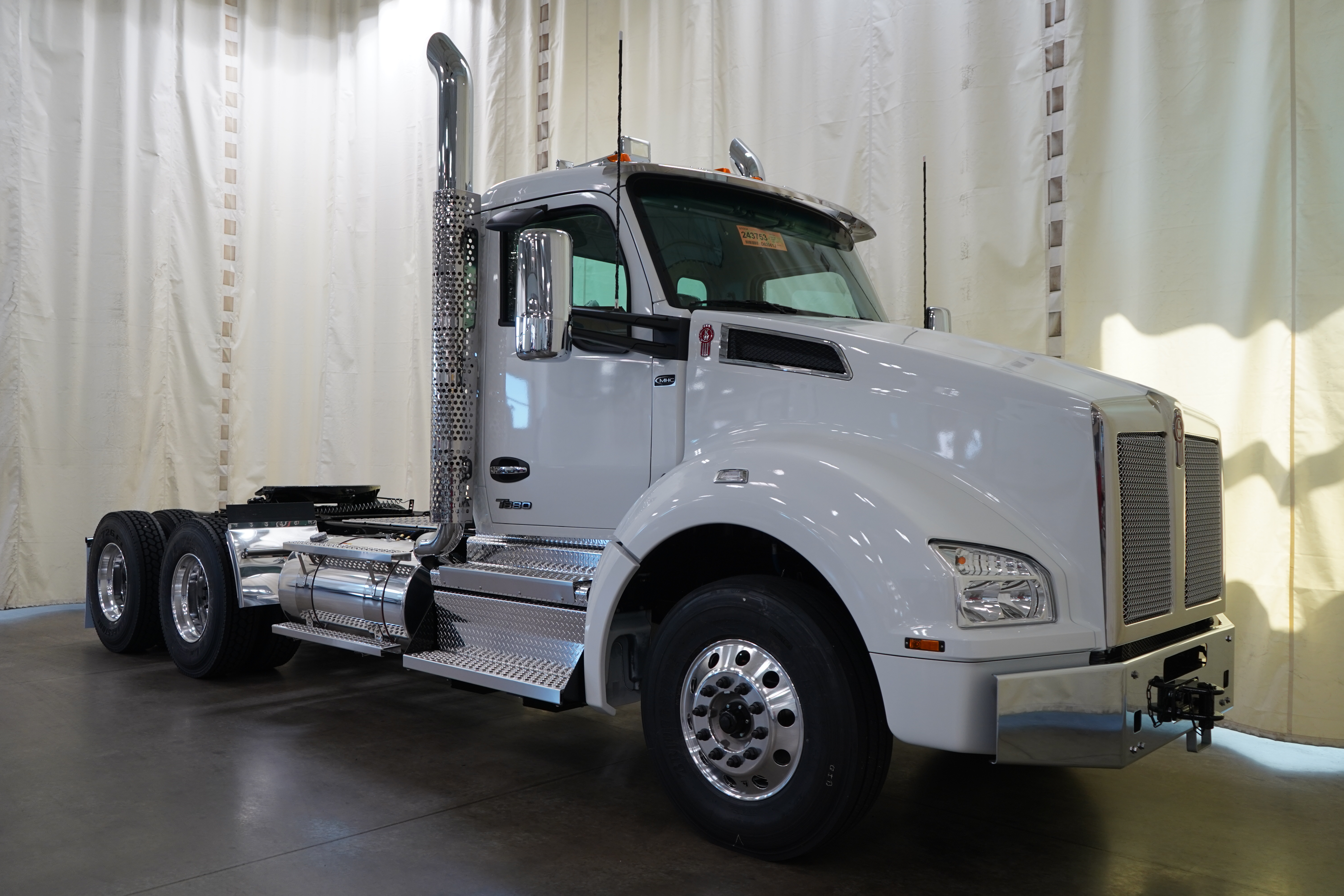 2027 KENWORTH T880 in Alvarado, TX