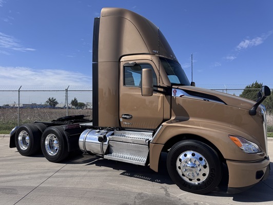 2023 KENWORTH T680 in Olathe, KS