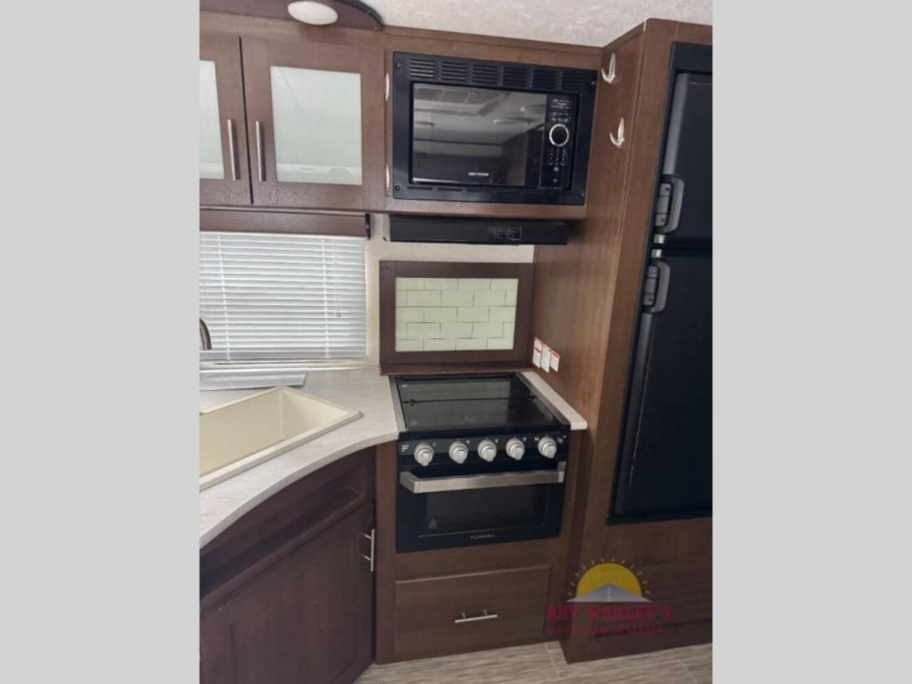 A photo of this 2020 Prime Time Rv Avenger 24BHS