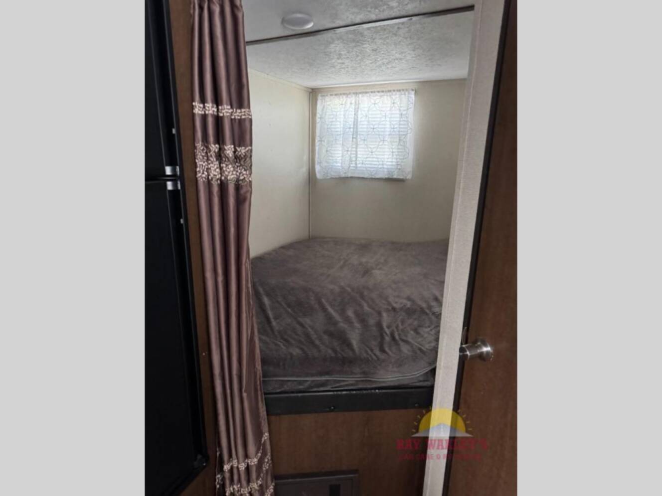 A photo of this 2020 Prime Time Rv Avenger 24BHS
