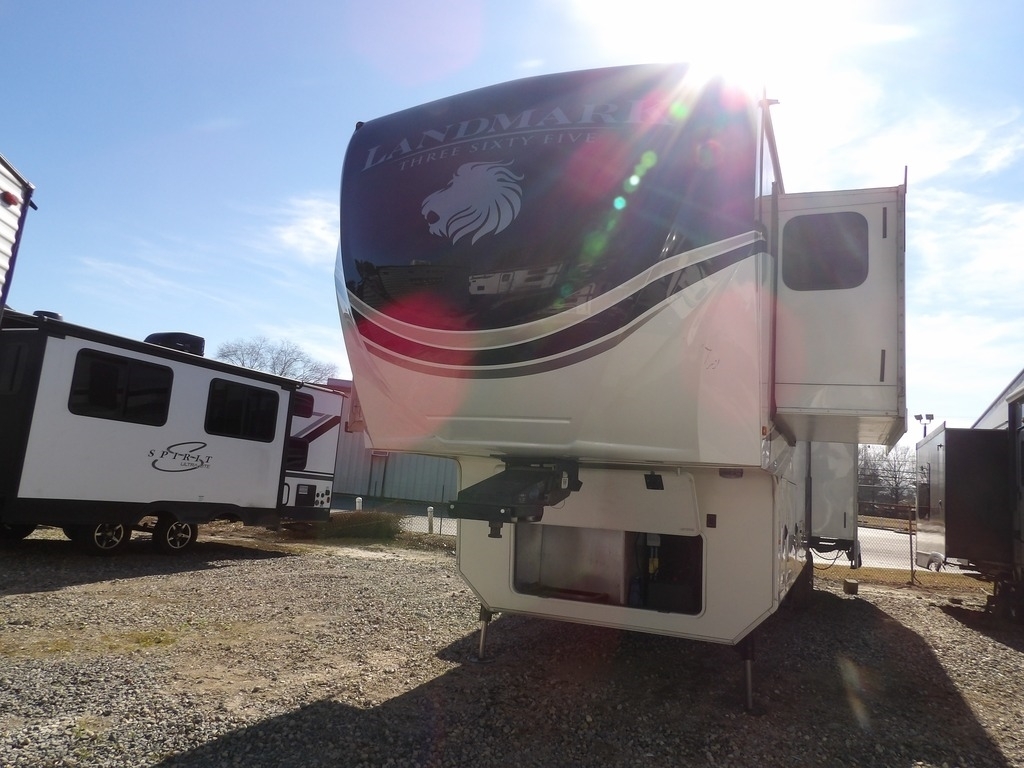 2016 Heartland Landmark 365 in chesapeake VA