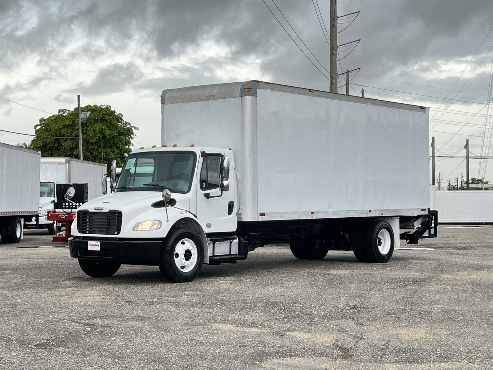 2015 FREIGHTLINER BUSINESS CLASS M2 106 in Miami, FL