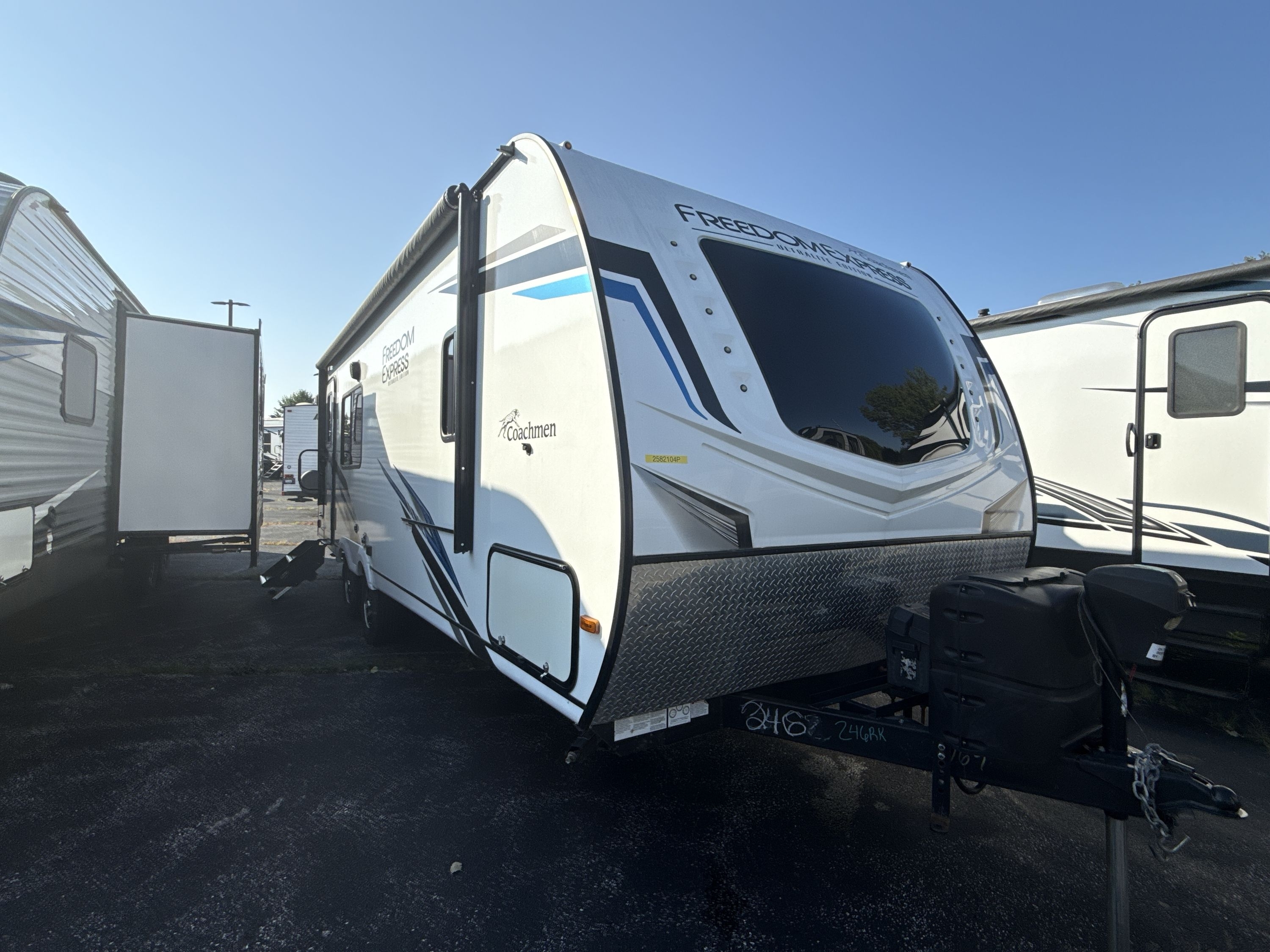 2022 Coachmen FREEDOM EXPRESS ULTRA LITE 246RKS in birch run MI