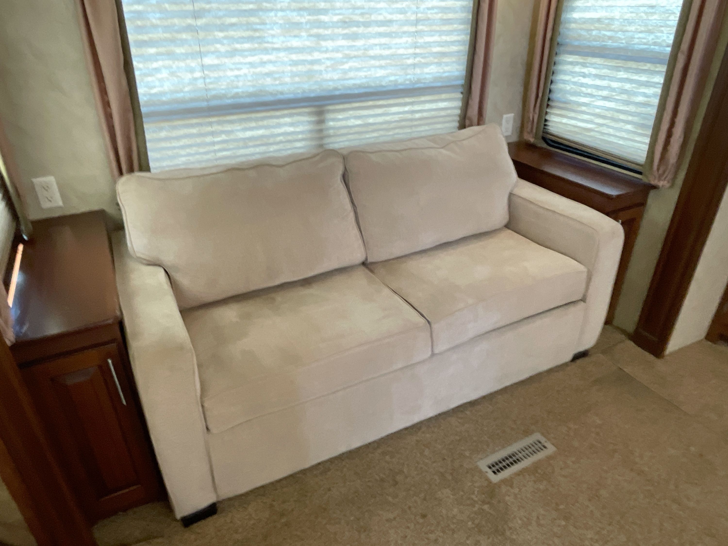 2014 Forest River CEDAR CREEK SILVERBACK 33RL in braidwood IL