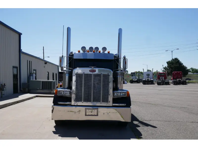 2005 PETERBILT 379