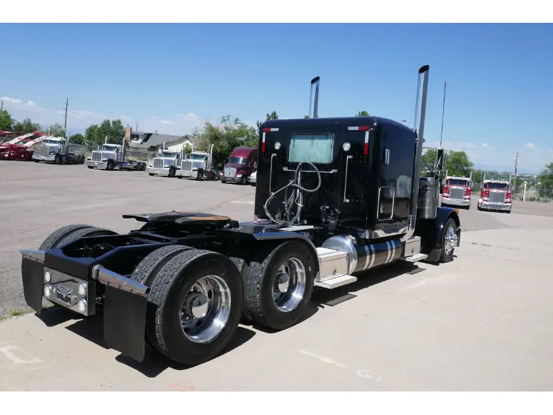 2005 PETERBILT 379
