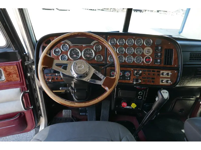 2005 PETERBILT 379