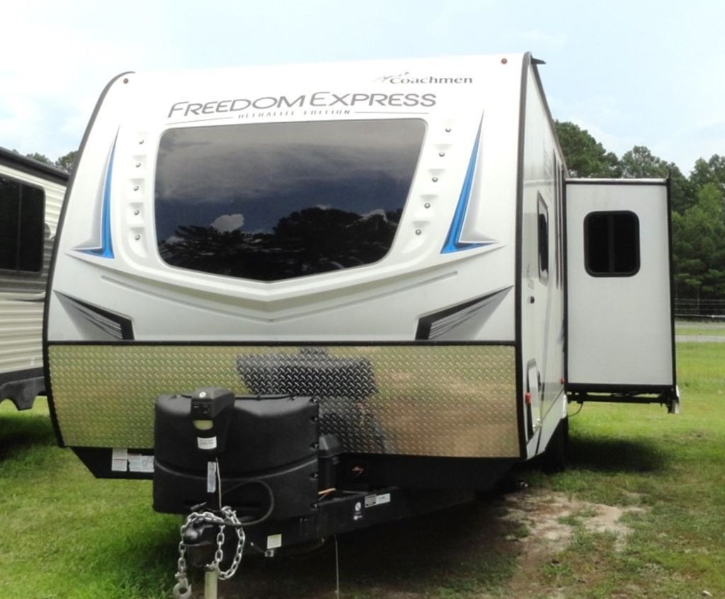 2020 Coachmen Freedom Express Ultra Lite 279RLDS 297RLDS in st. george SC
