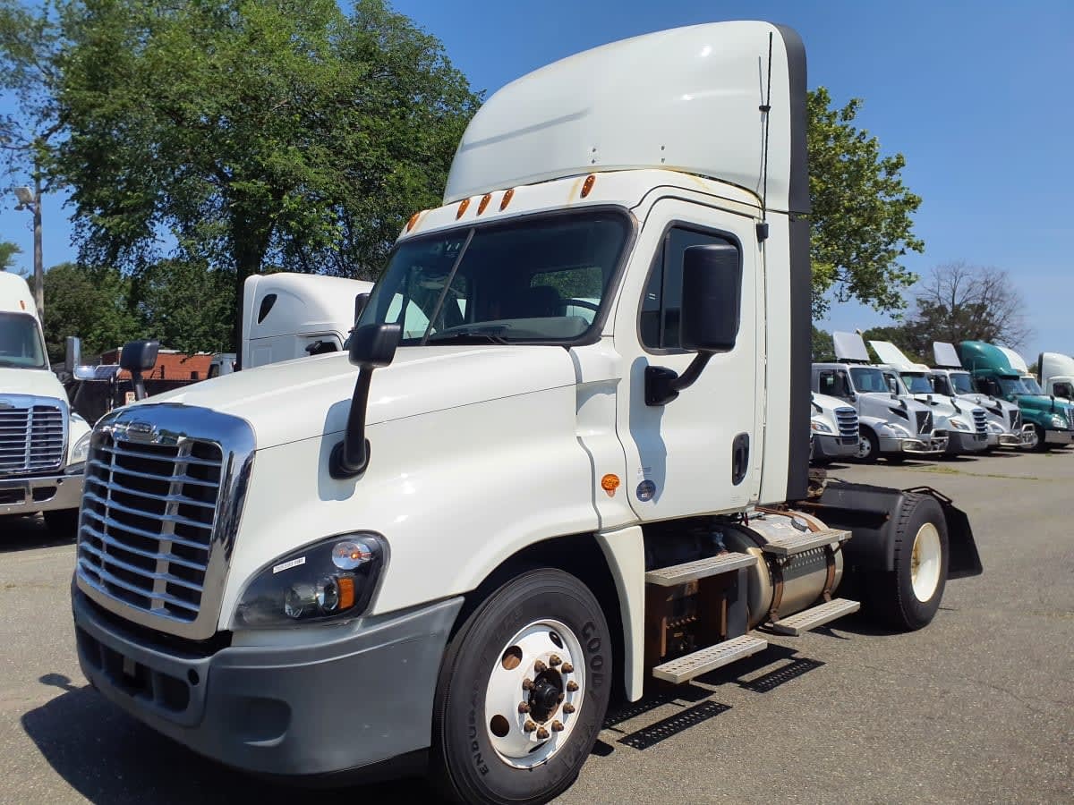 2018 FREIGHTLINER CASCADIA 125 in Springfield, MA