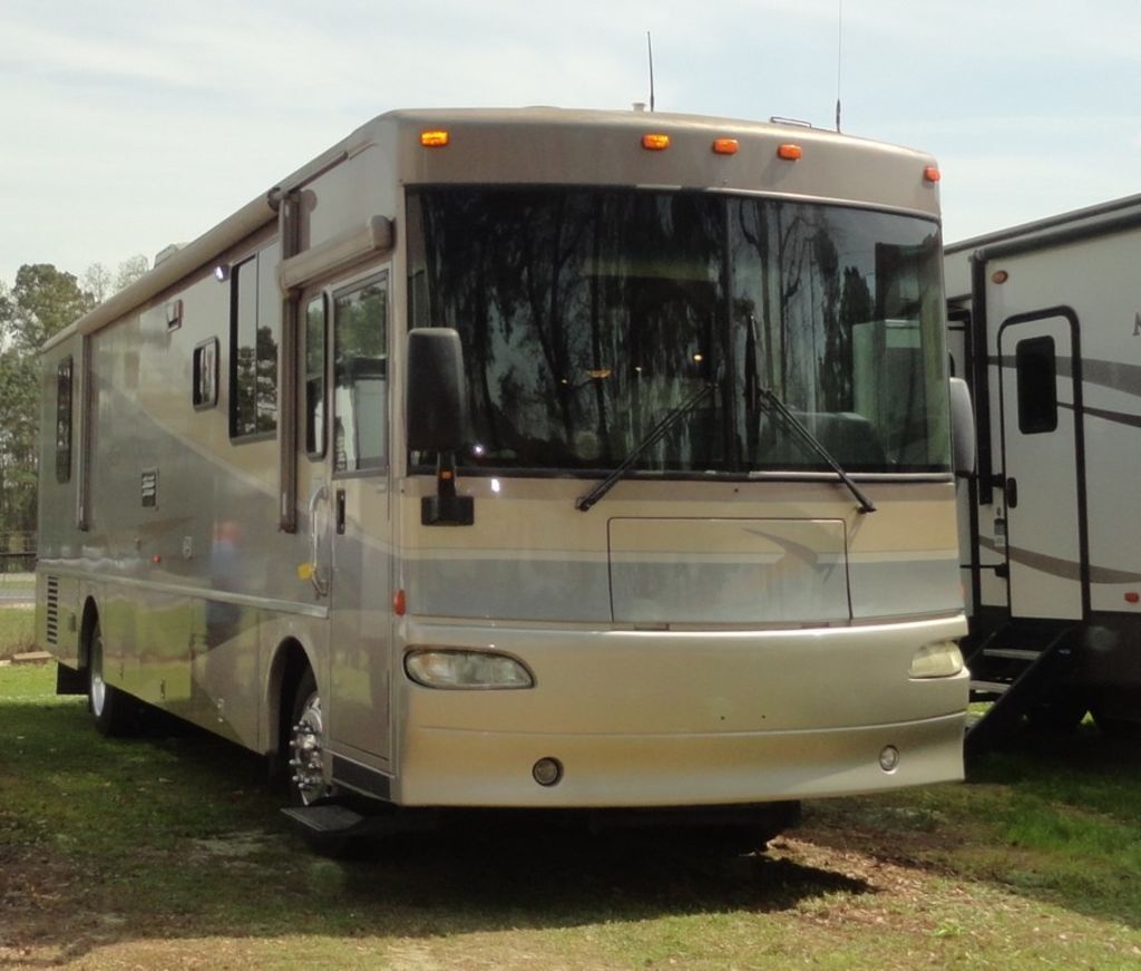 2004 Winnebago Meridian 36G in st. george SC