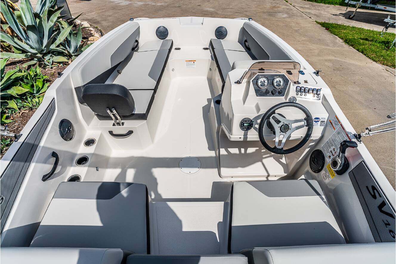 A photo of this 2026 Starcraft SV