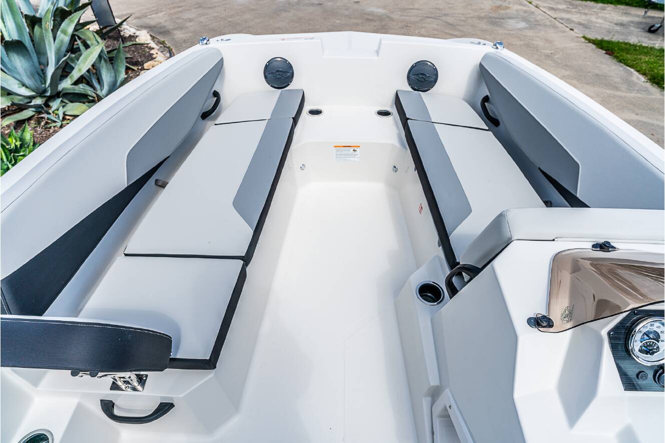 A photo of this 2026 Starcraft SV