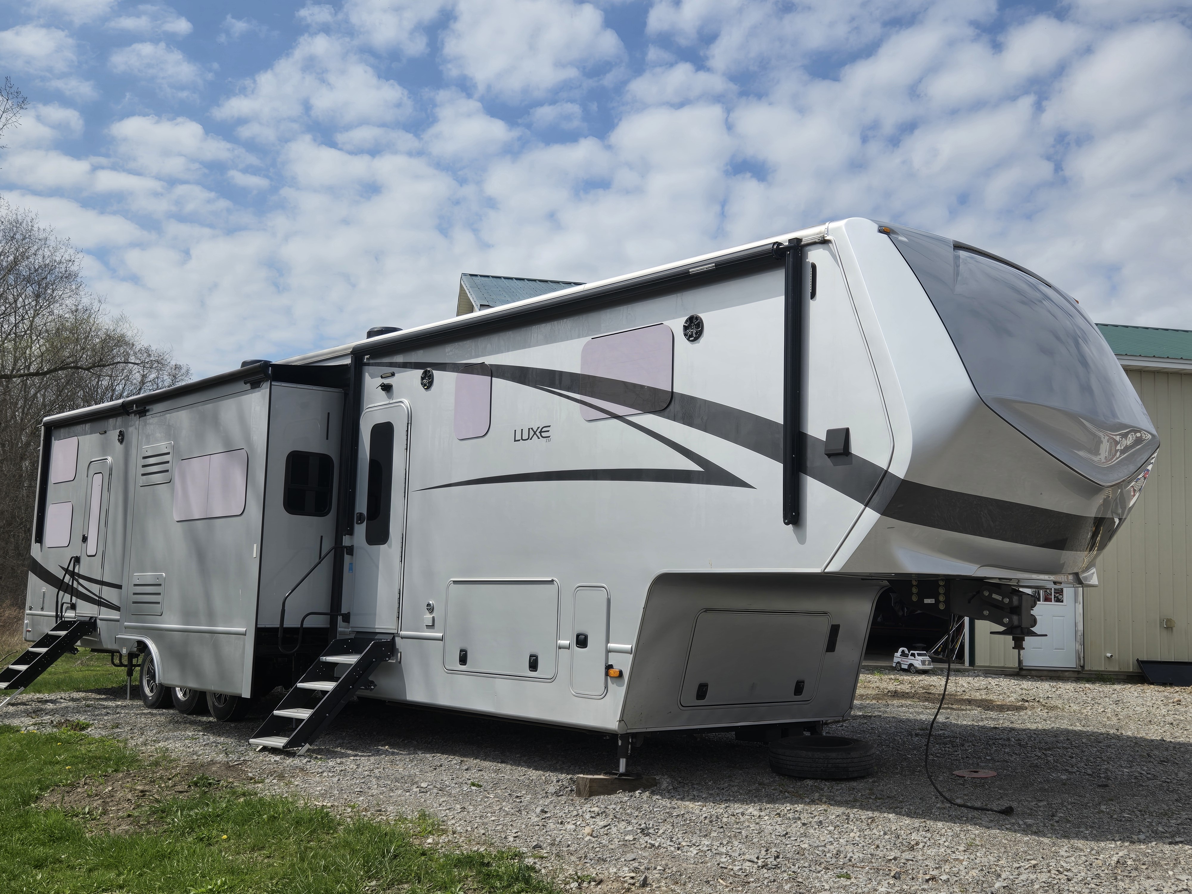 2021 Luxe TOY HAULER 48FB RV
