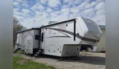 2021 Luxe TOY HAULER 48FB RV