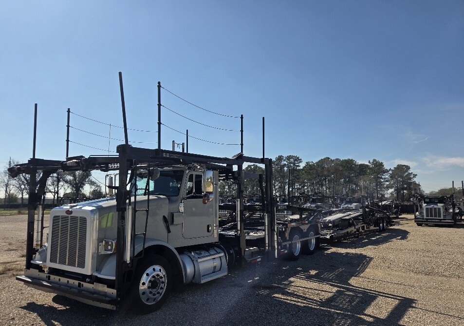 2020 PETERBILT 365 in Fort Lauderdale, FL