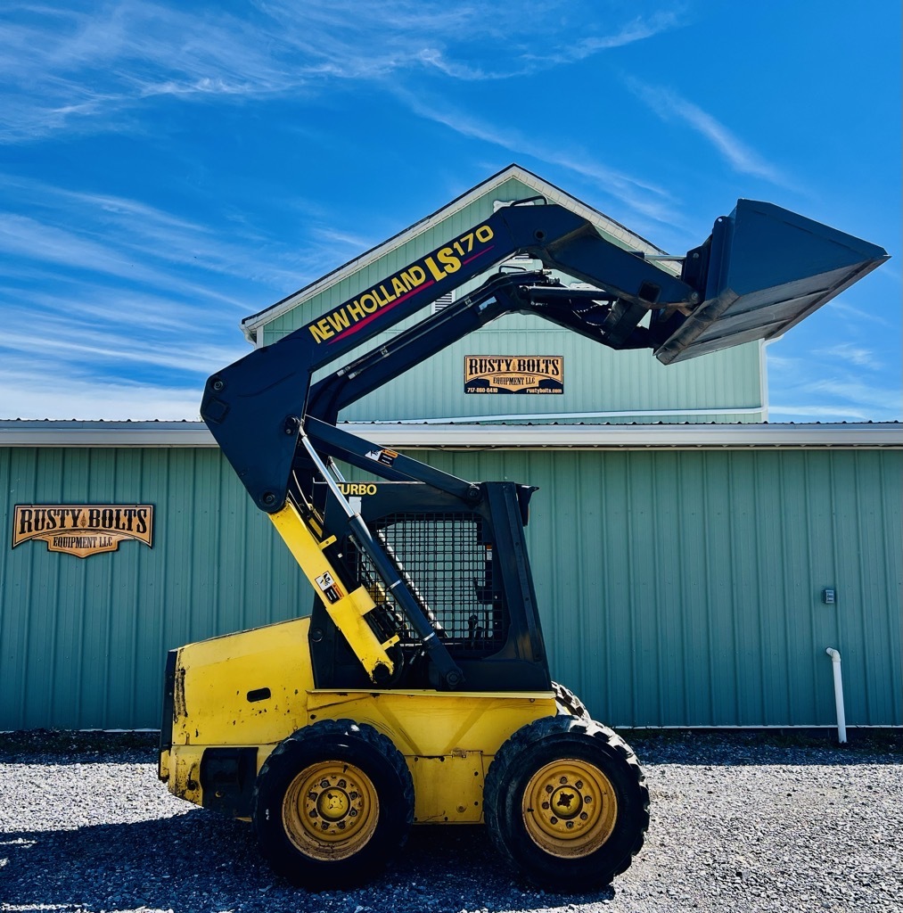 2002 NEW HOLLAND LS170 in Chambersburg, PA
