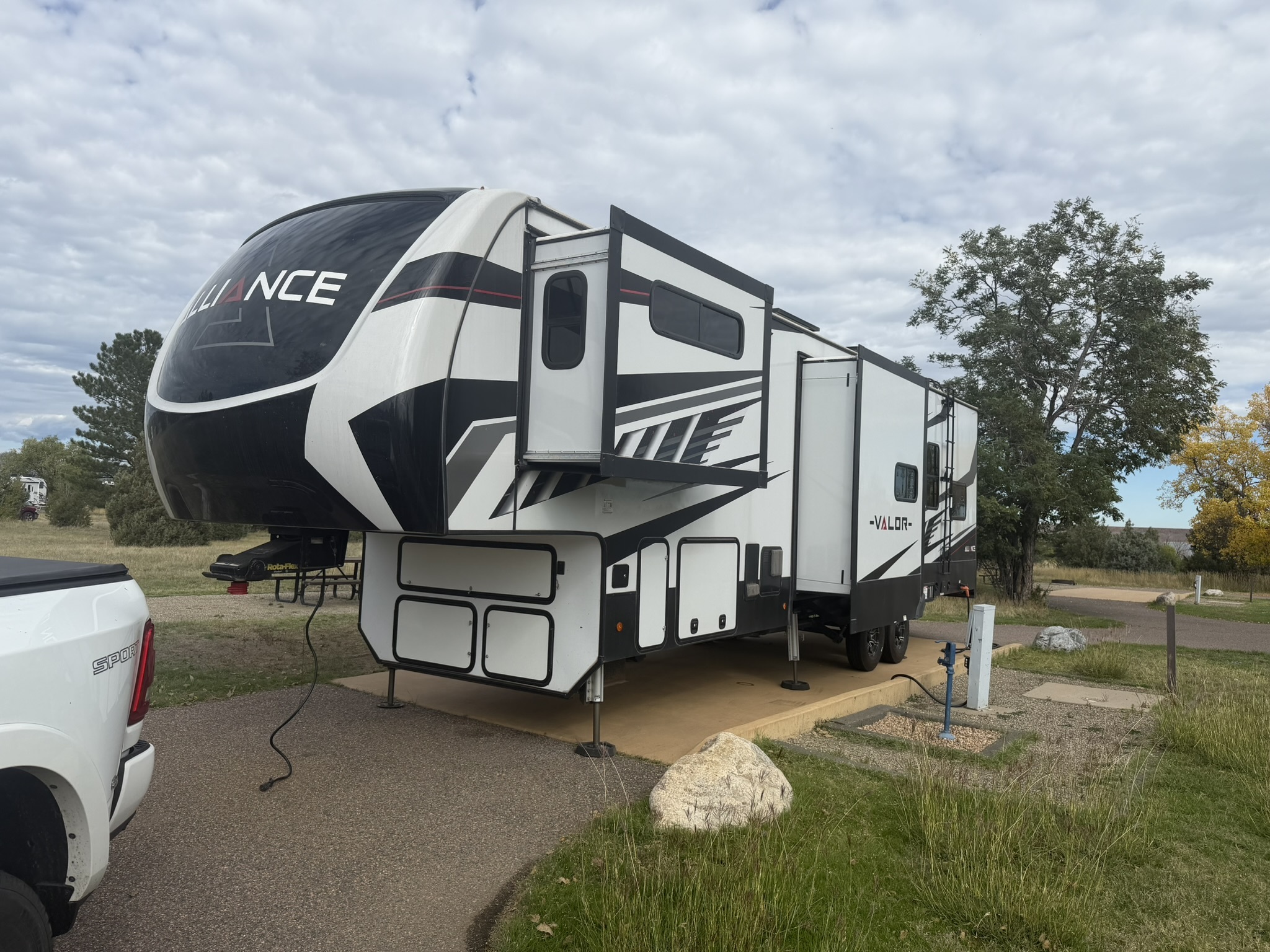 2021 Alliance Rv VALOR 36V11 RV