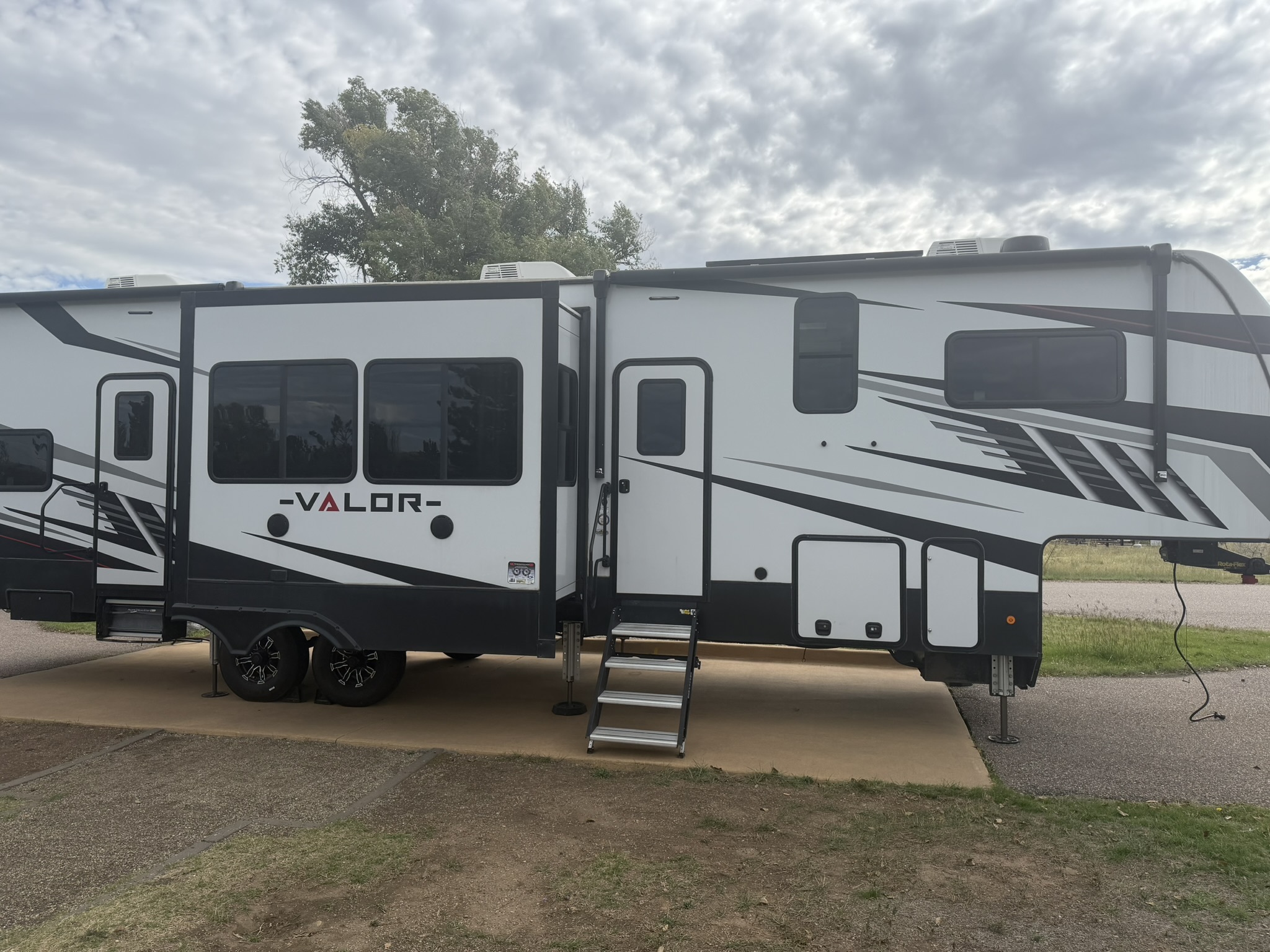 2021 Alliance Rv VALOR 36V11 in littleton CO