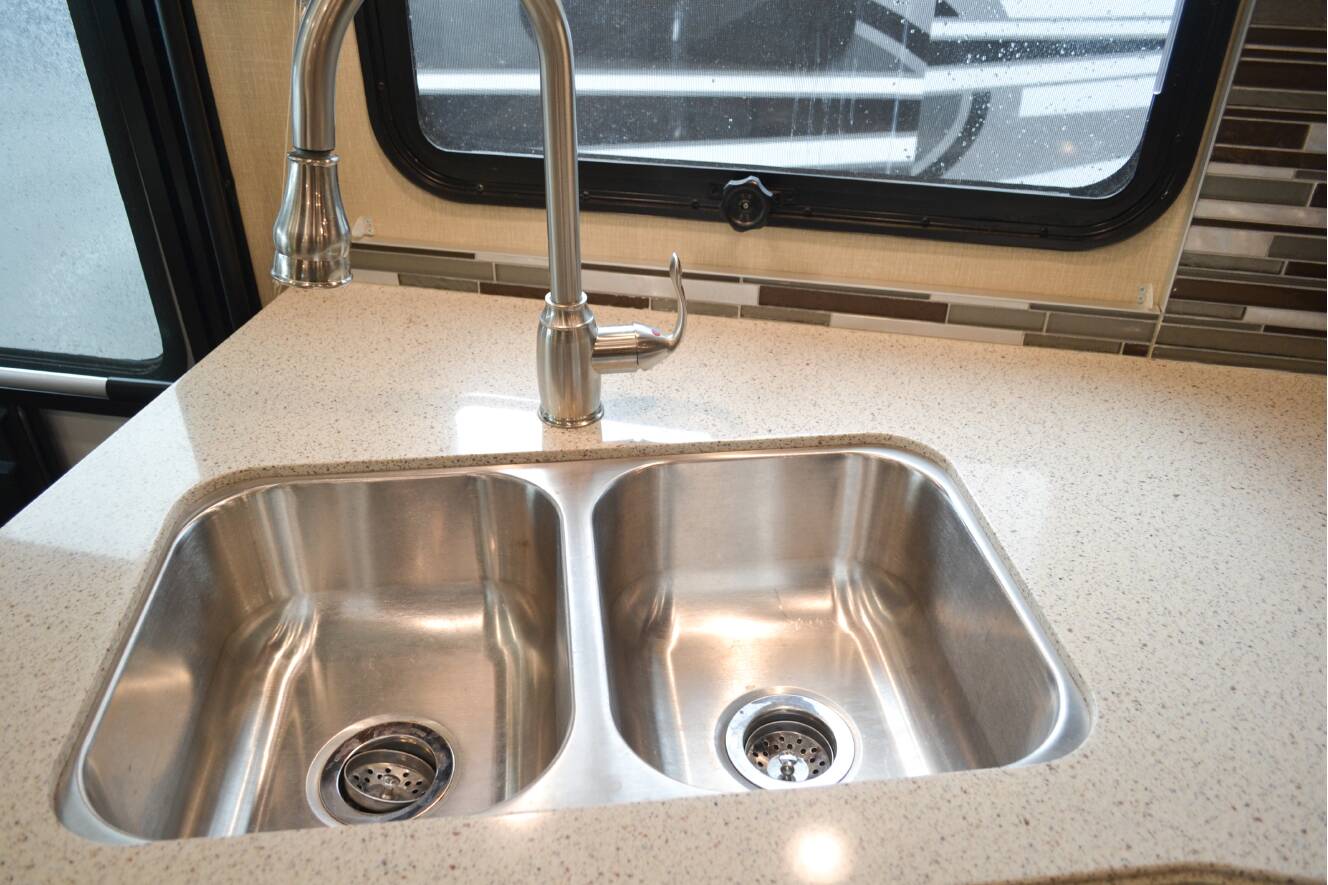 A photo of this 2018 Fleetwood SOUTHWIND 34C