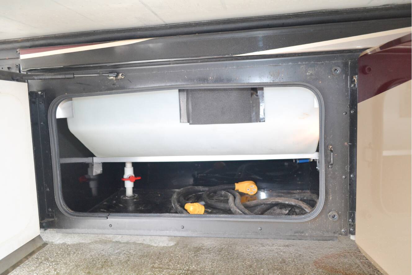 A photo of this 2018 Fleetwood SOUTHWIND 34C