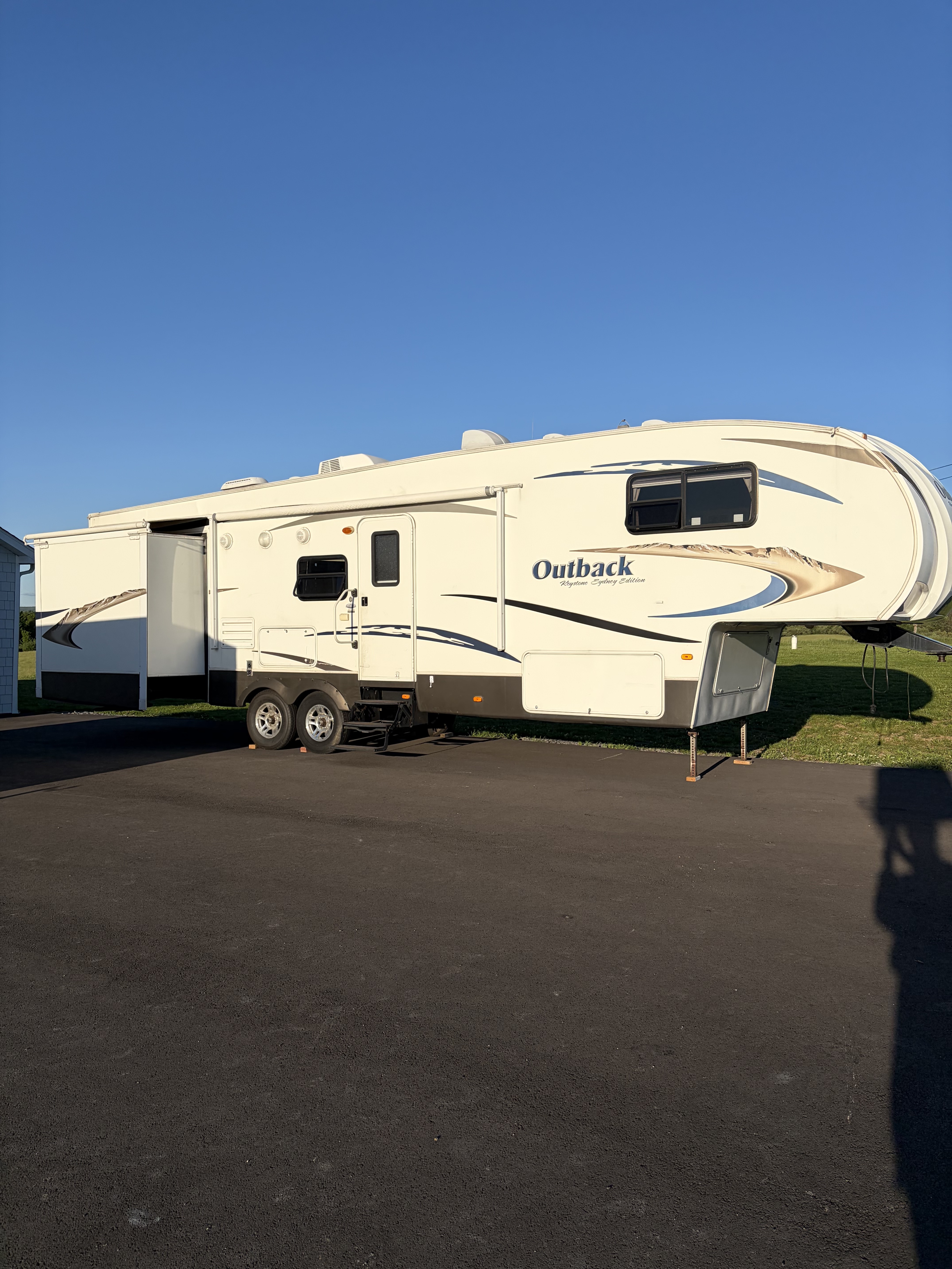 2011 Keystone SYDNEY 320FDB in dubois PA