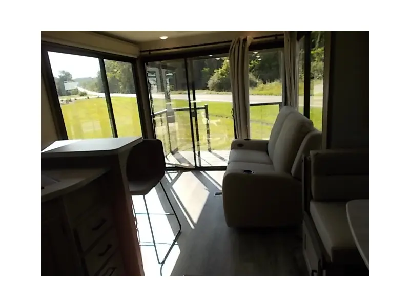 2025 Coachmen Catalina Legacy Edition 283EPIC