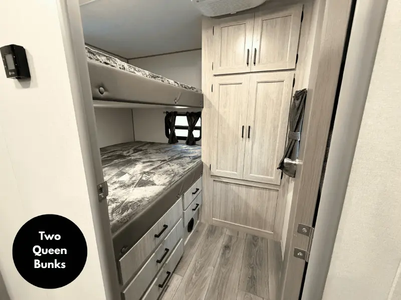 2026 Coachmen Catalina Legacy Edition 293TQBSCK
