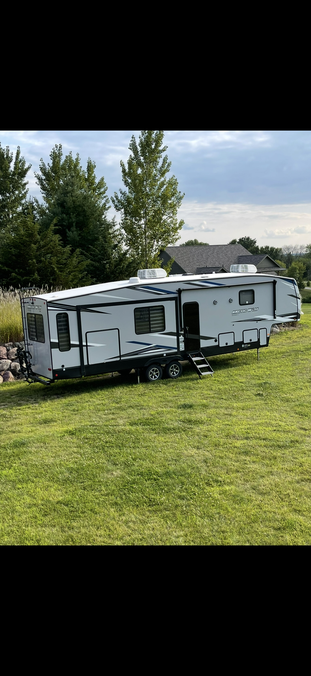 2021 Forest River CHEROKEE ARCTIC WOLF 3550 SUITE RV