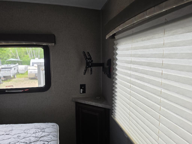 2020 FOREST RIVER ROCKWOOD LITE 2506S