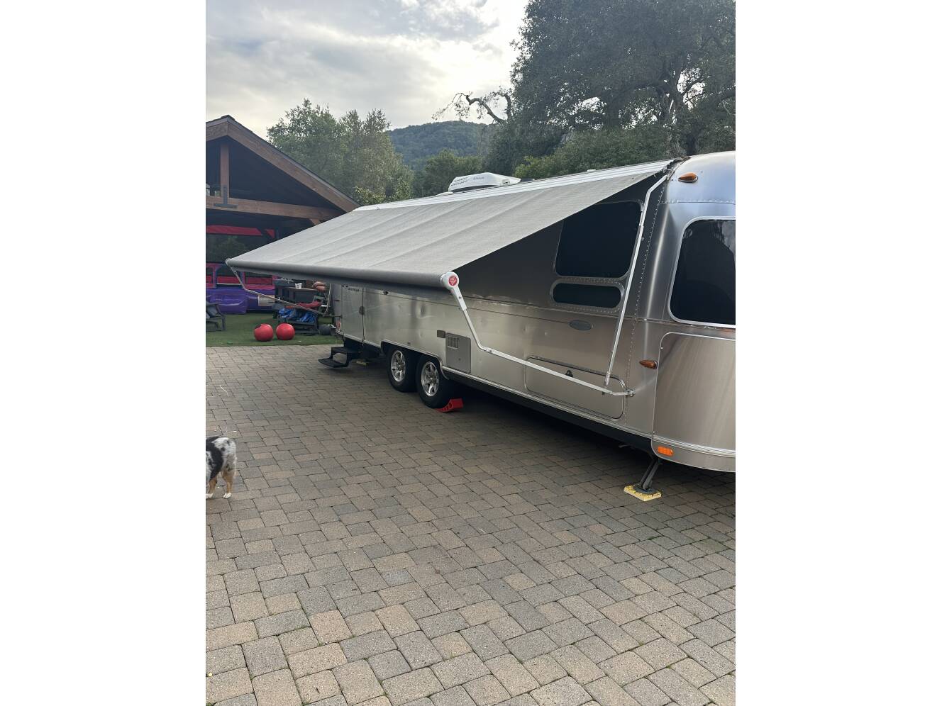 A photo of this 2014 Airstream FLYING CLOUD 27FB TWIN