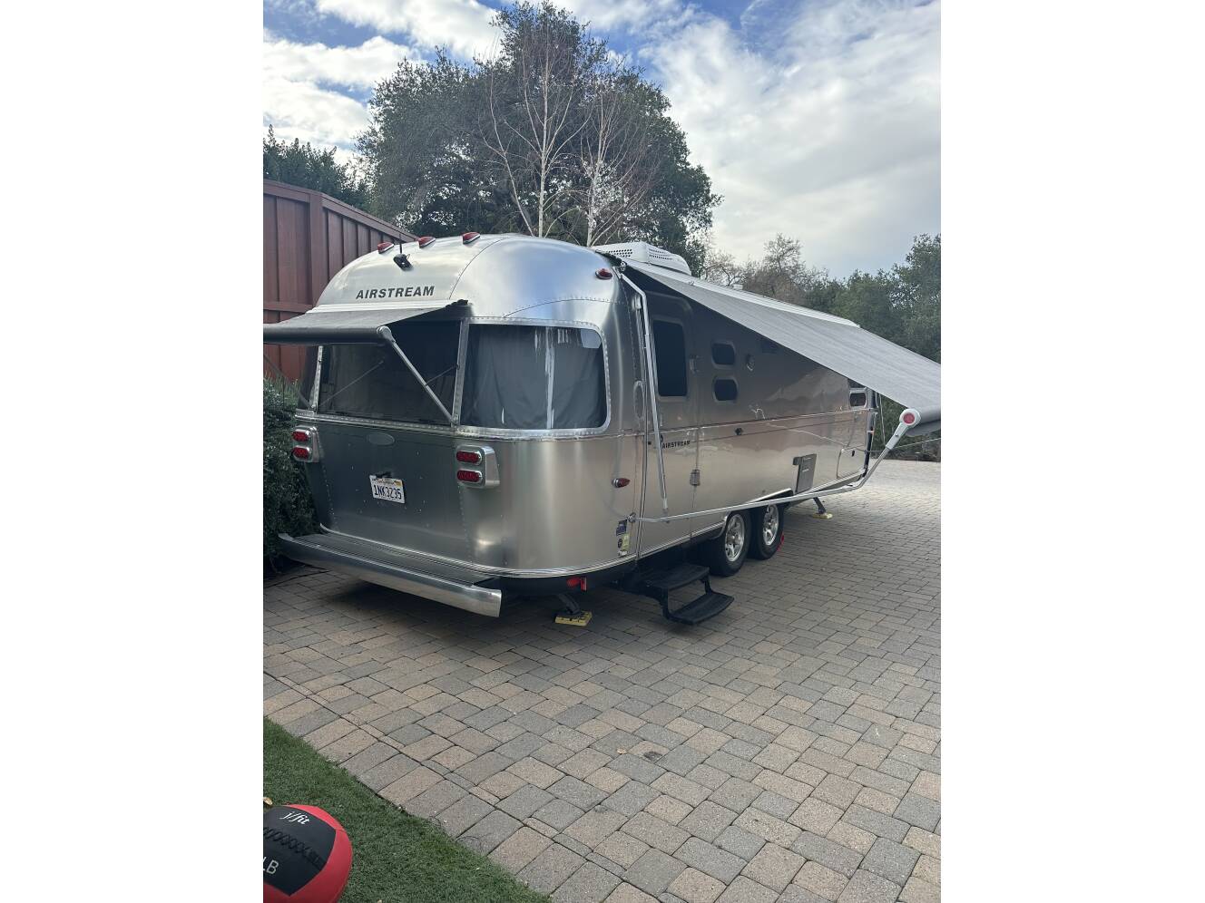 A photo of this 2014 Airstream FLYING CLOUD 27FB TWIN