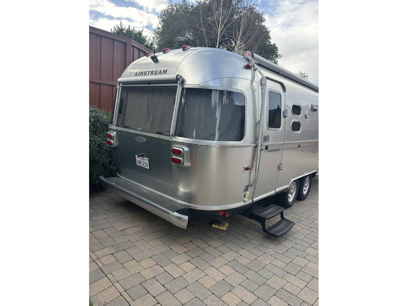 A photo of this 2014 Airstream FLYING CLOUD 27FB TWIN