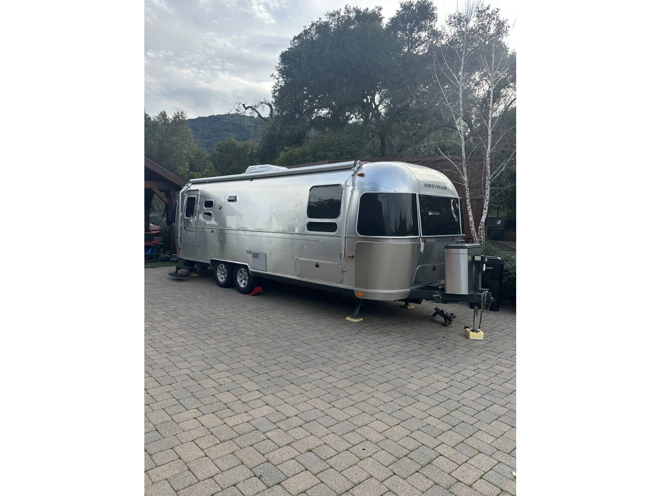 A photo of this 2014 Airstream FLYING CLOUD 27FB TWIN