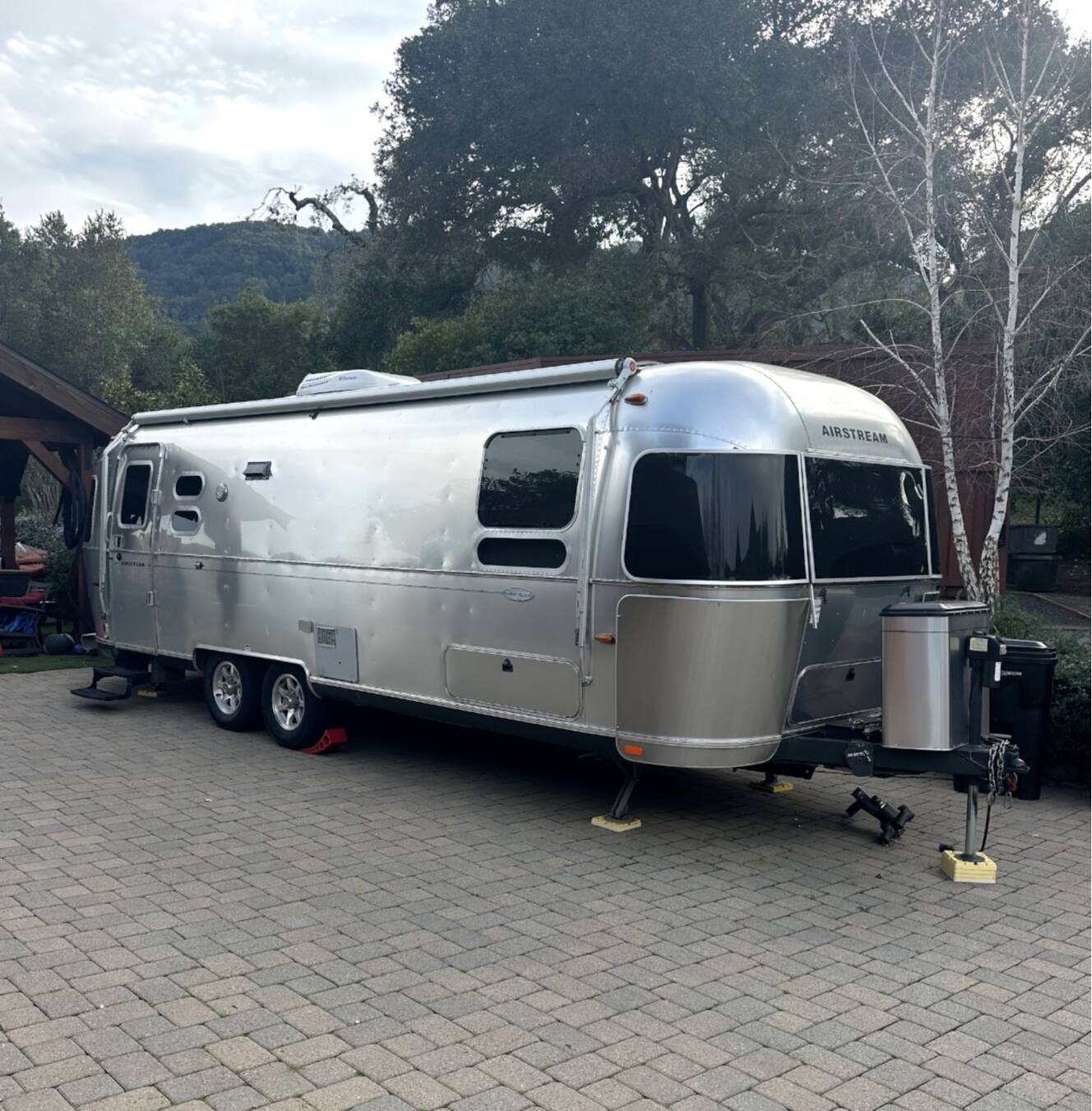 A photo of this 2014 Airstream FLYING CLOUD 27FB TWIN