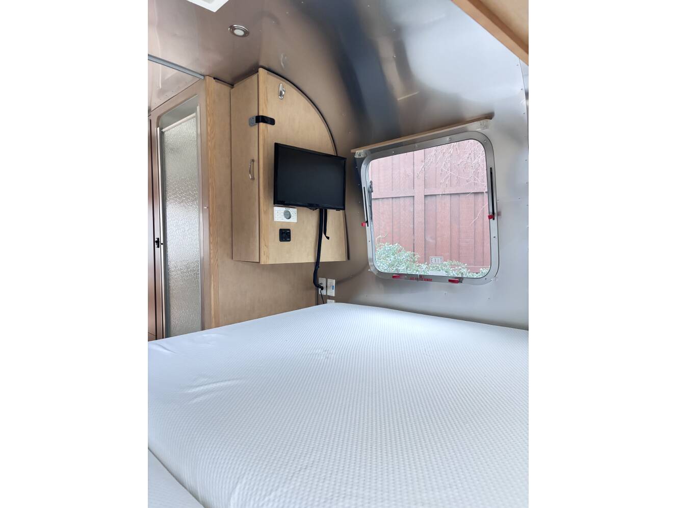 A photo of this 2014 Airstream FLYING CLOUD 27FB TWIN