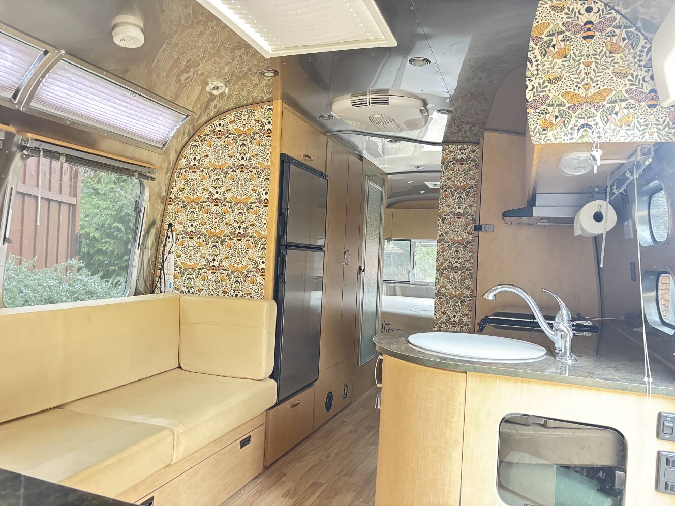 A photo of this 2014 Airstream FLYING CLOUD 27FB TWIN