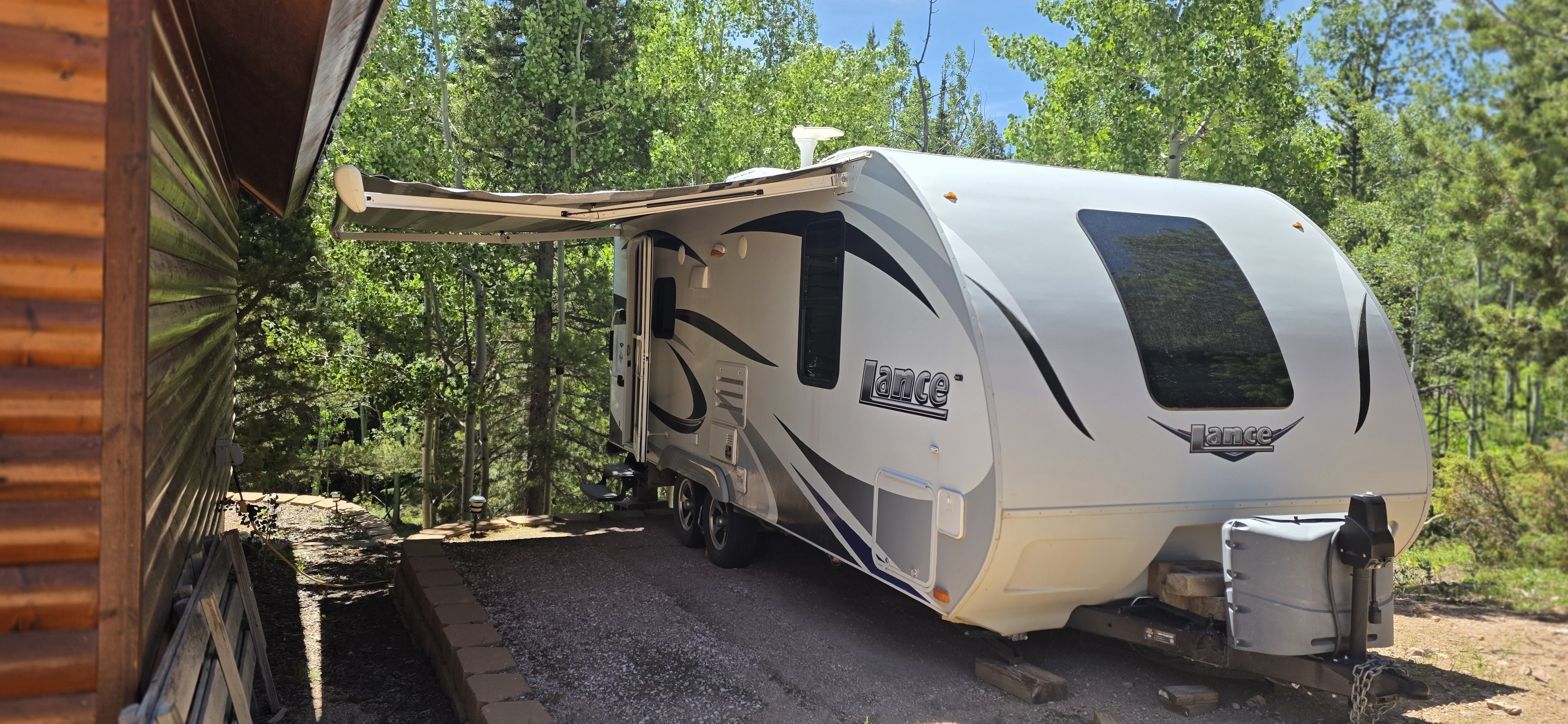 2016 Lance 1995 Travel Trailer in red feather lakes CO
